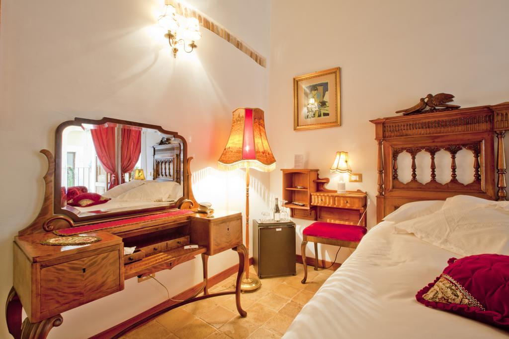 B&B Il Marchese Del Grillo Сулмона Стая снимка