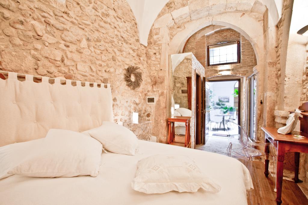 B&B Il Marchese Del Grillo Сулмона Стая снимка
