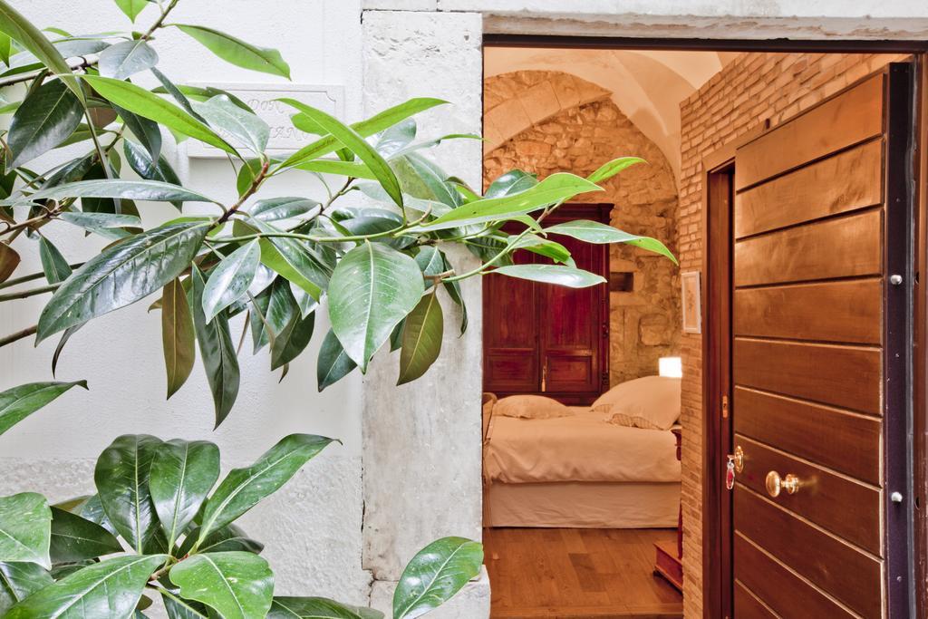 B&B Il Marchese Del Grillo Сулмона Стая снимка