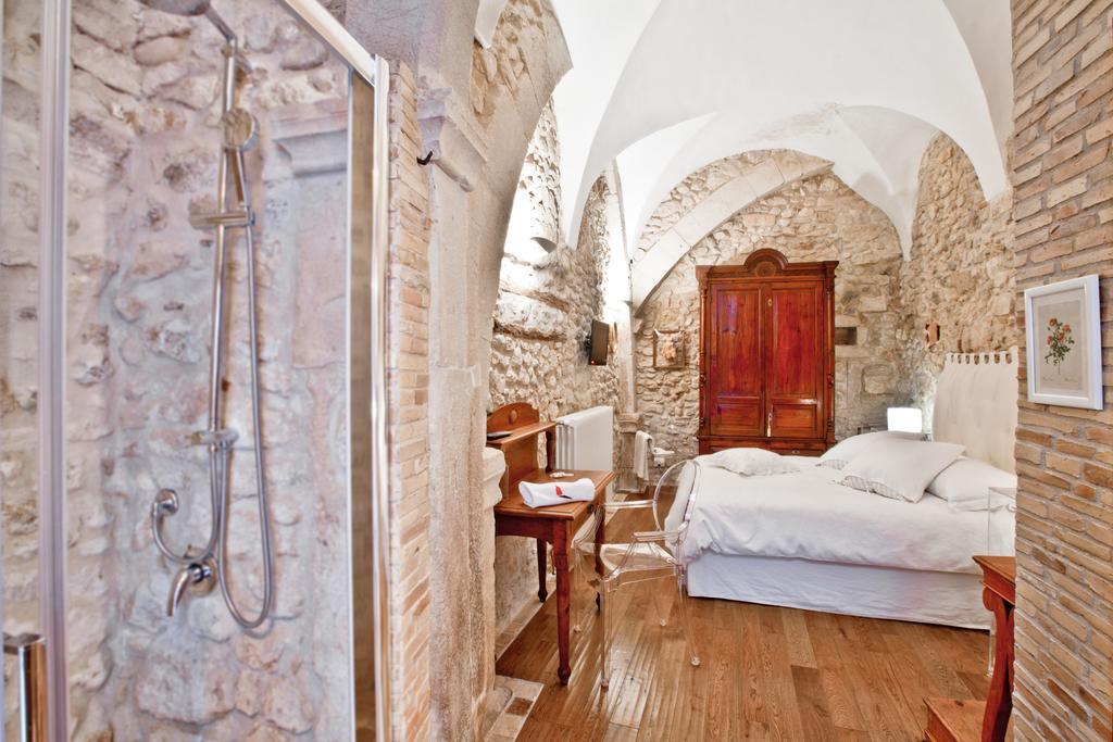 B&B Il Marchese Del Grillo Сулмона Стая снимка