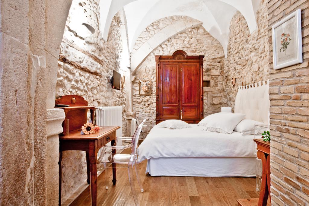B&B Il Marchese Del Grillo Сулмона Стая снимка