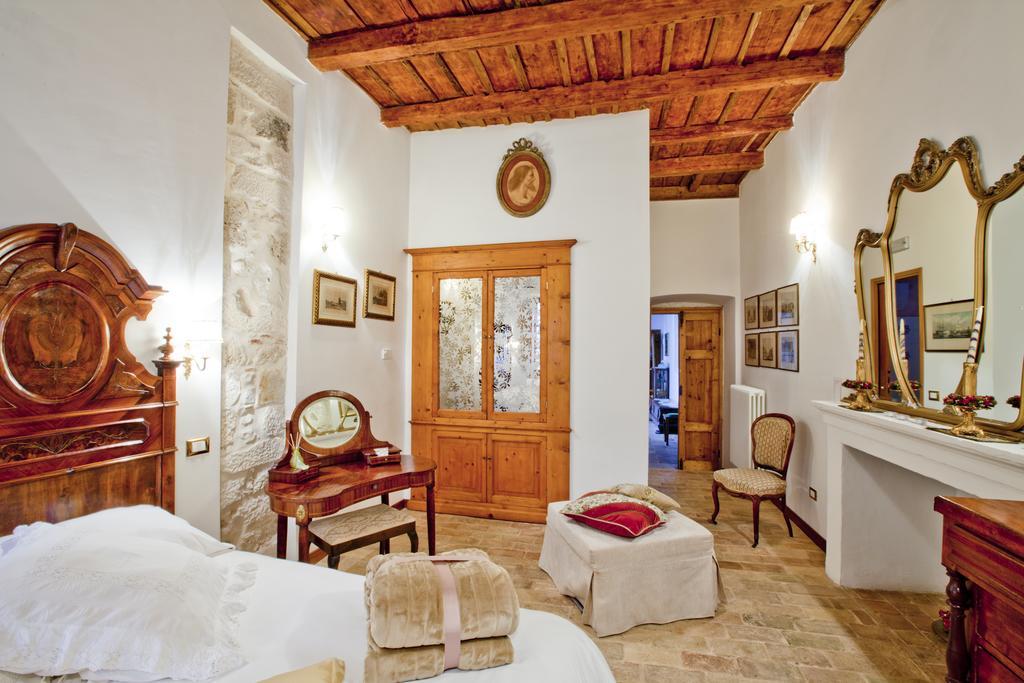 B&B Il Marchese Del Grillo Сулмона Стая снимка