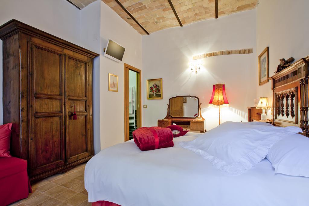 B&B Il Marchese Del Grillo Сулмона Стая снимка